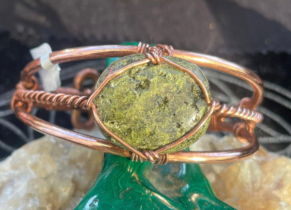 epidote, crystal, bracelet, copper, wire, wrapped, wirewrapped, infinite, treasures, original, design